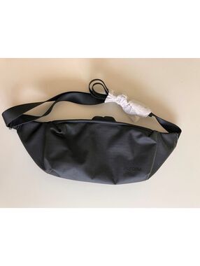 NWOT RE:FORM ES:01 Essential Sling Bag 1.2L Minimalist Weatherproof Black Unisex